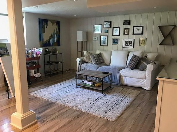 3rd image of 3072 S Lake Cir