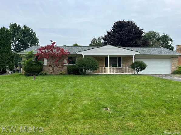 264 Horizon Rd, White Lake, MI 48386