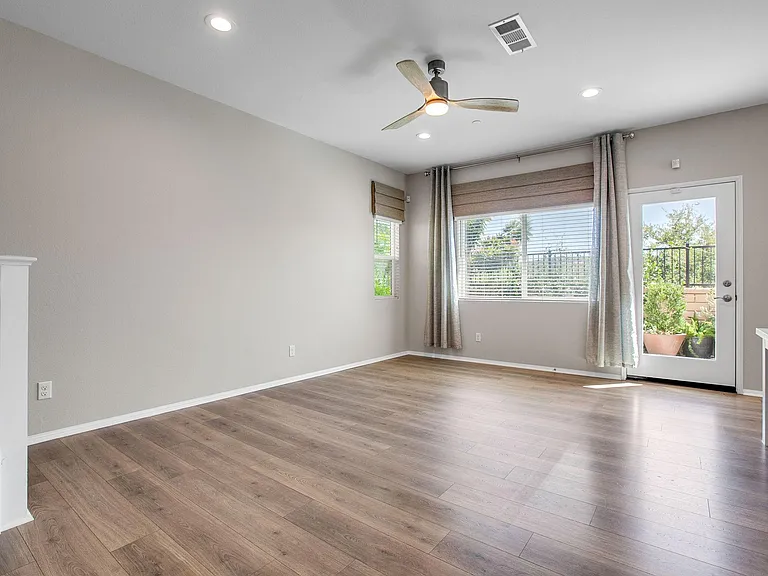 5605 Estrella Way — Photo 15