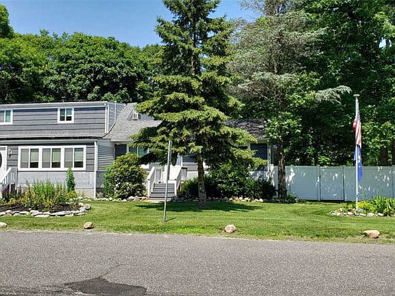 2nd image of 114 Grand Ave