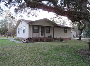 96 Schooner Dr, Palacios, TX 77465