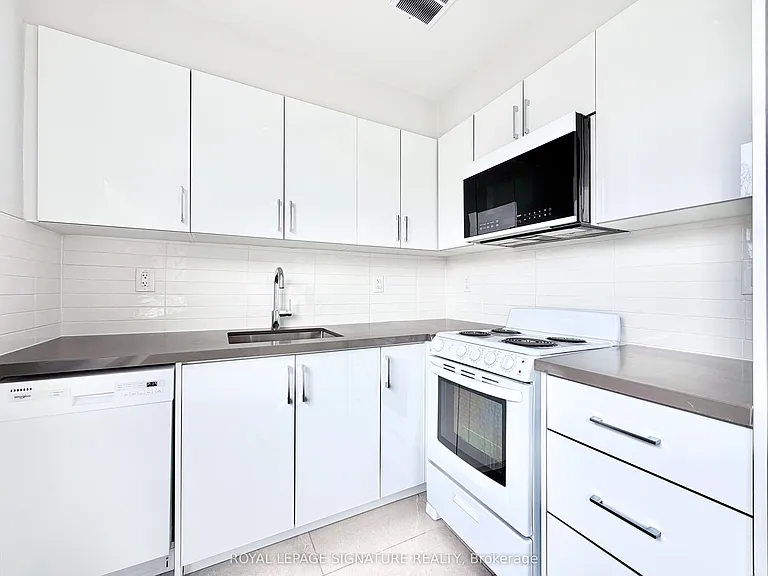 1545 Bathurst St #402 — Photo 7