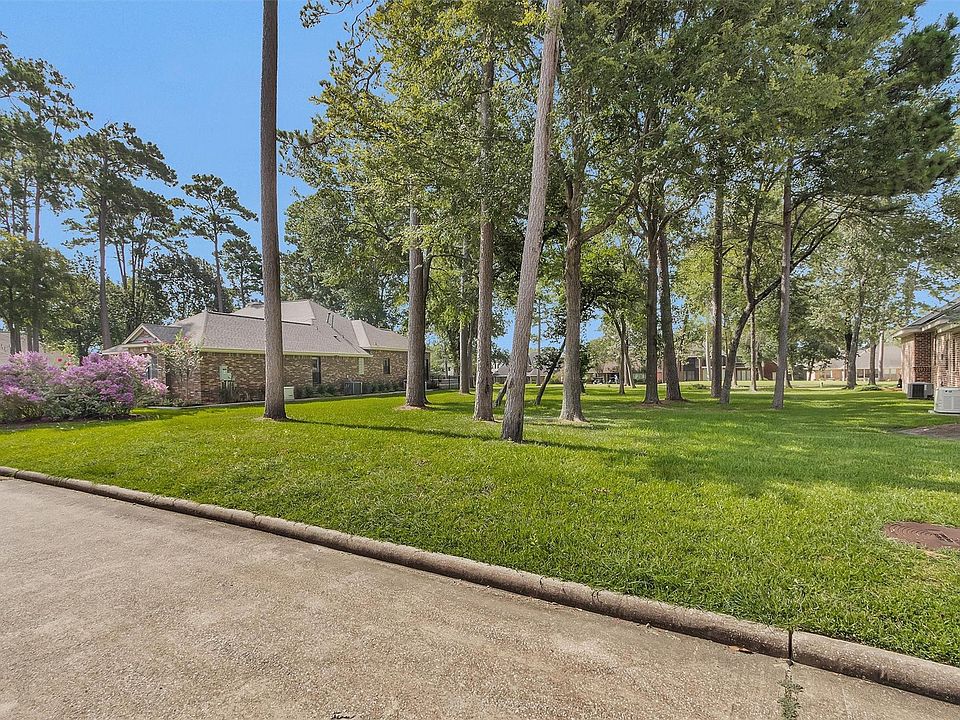 1st image of 11 Grey Moss Ln