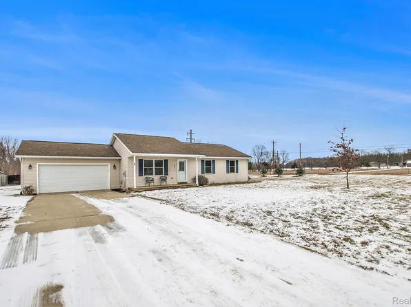 2974 Mystic Hills Dr, Adrian, MI 49221