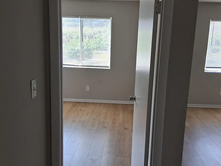Fairburn Gordon Apartments — Photo 17