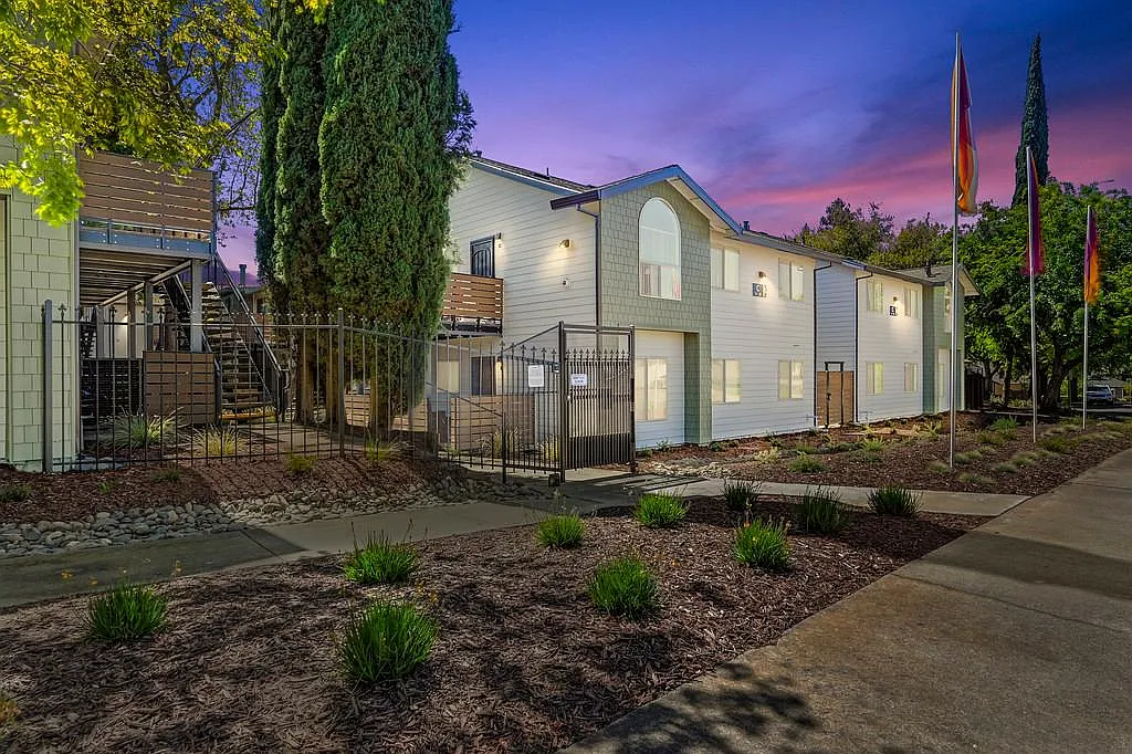Copperwood — Photo 1