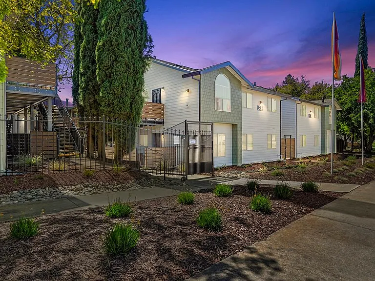 Copperwood — Photo 1