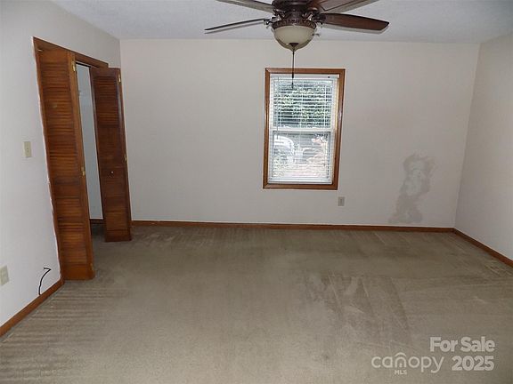 4th image of 812 E Catawba St