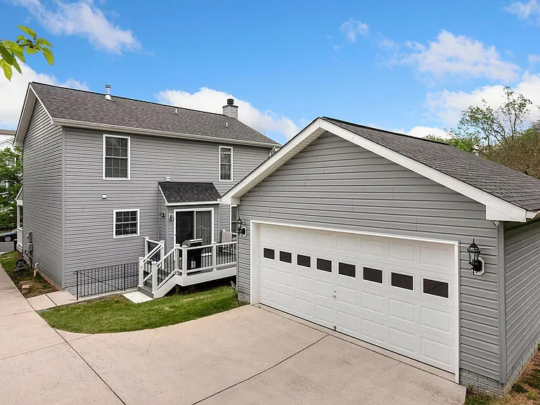 2427 Fort Dr — Photo 20