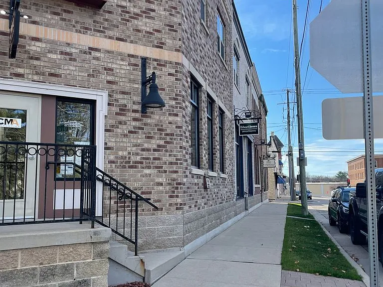 117 E Washington St — Photo 22
