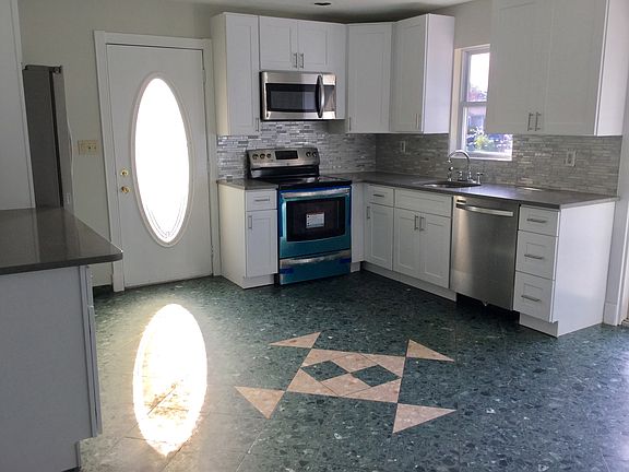 4th image of 71 Carman Ave