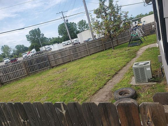 privacy fence large yard
