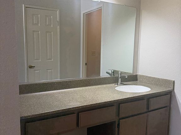 5th image of 2495 Sycamore Glen Dr APT 6