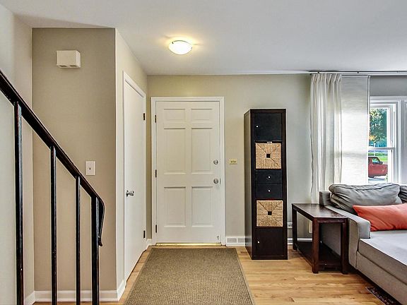 5th image of 1770 Henley St APT B