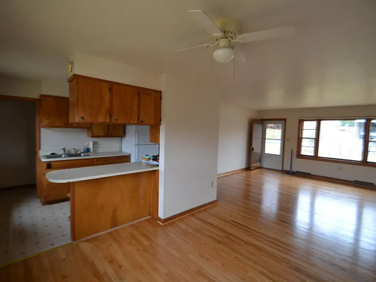 1111 Preston Dr — Photo 7