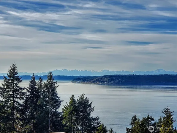 5737 Overlook Avenue NE, Tacoma, WA 98422