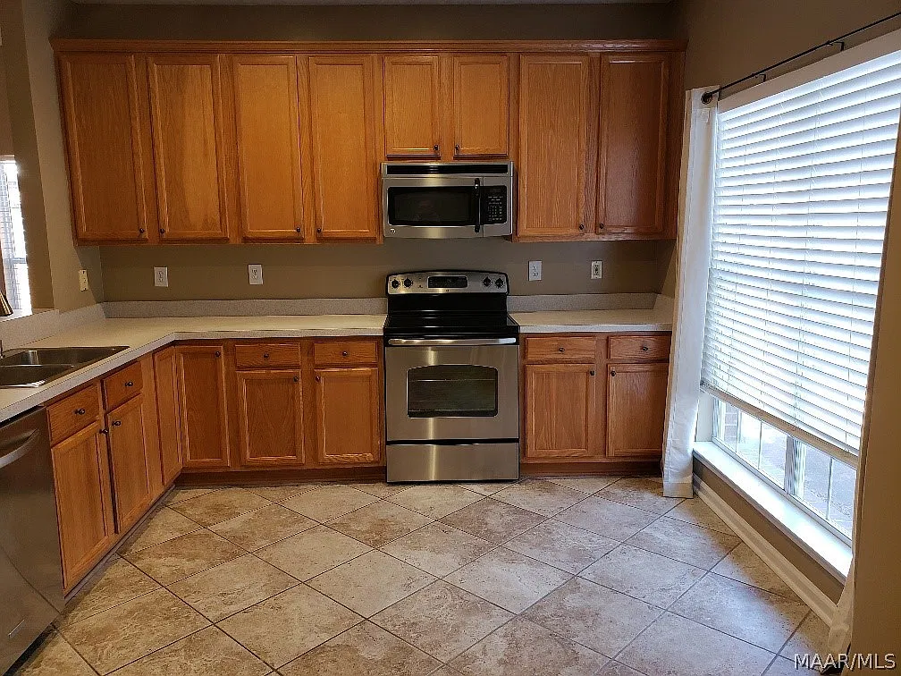 3 bed, 2.0 bath, 1869 sqft, $2,000 — Photo 4