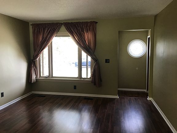 5th image of 14824 Williams Ct