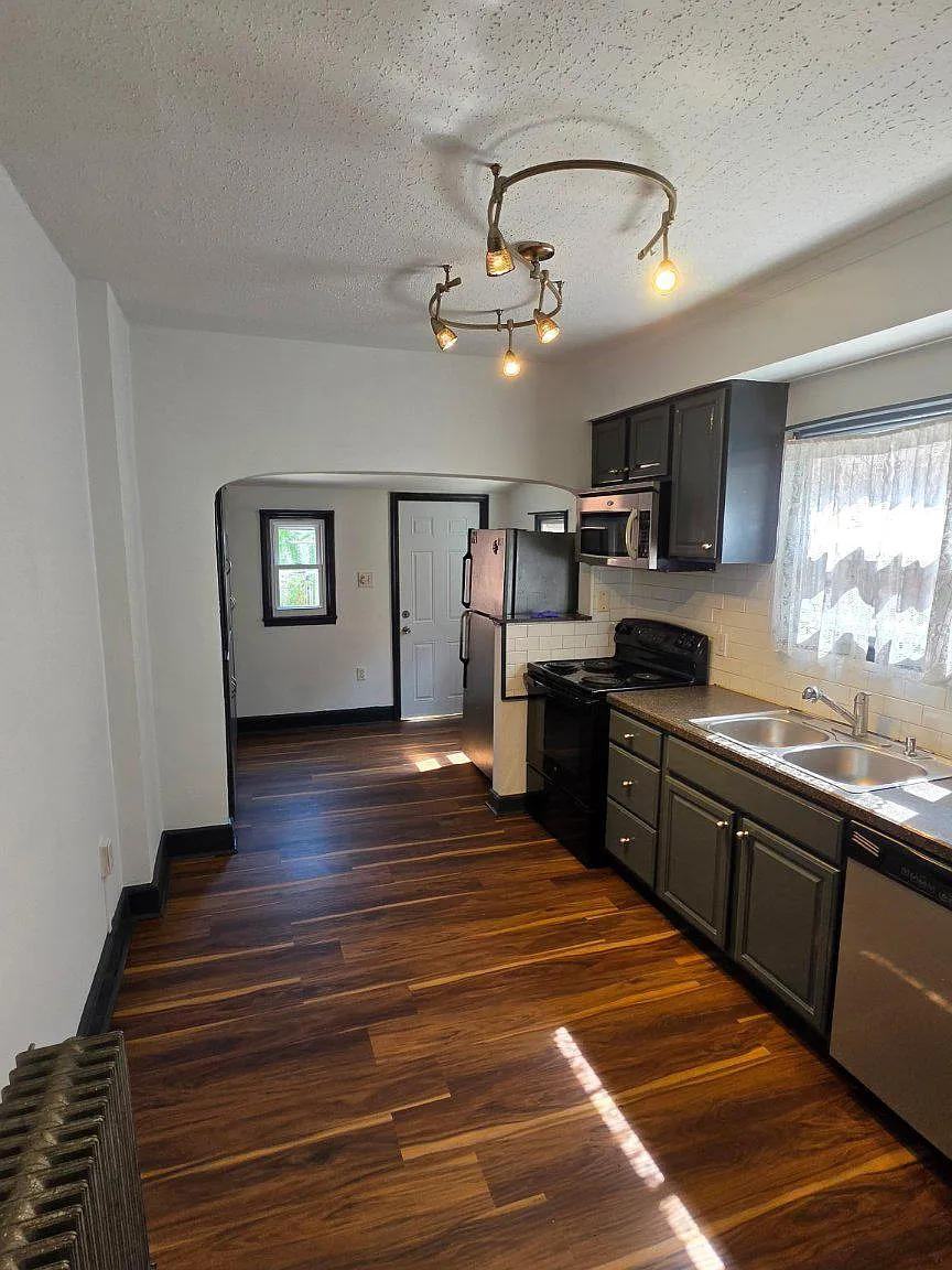 2 bed, 1.0 bath, 980 sqft, $2,000 — Photo 4