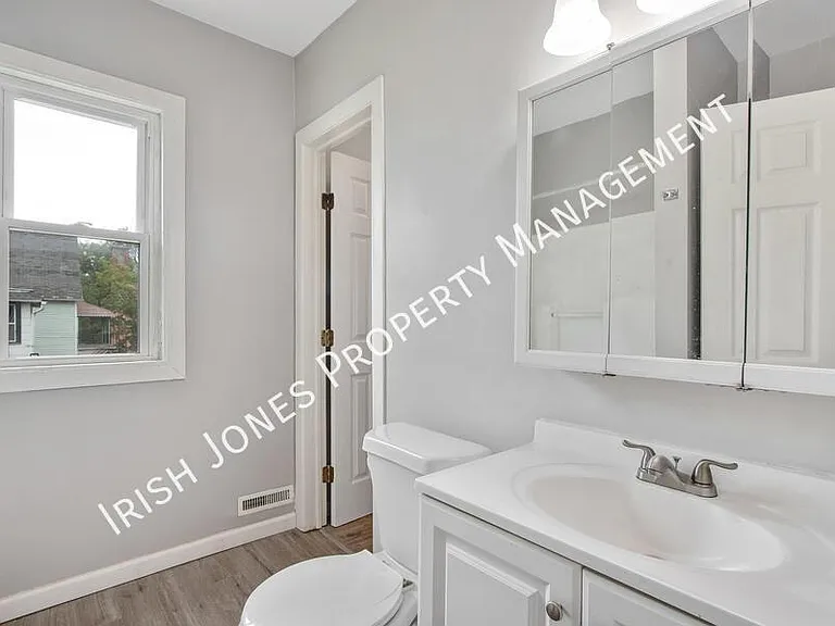 529 Winslow Ave #UPPER — Photo 11