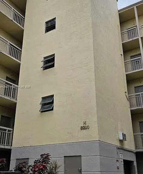 8290 Lake Dr #332 — Photo 2