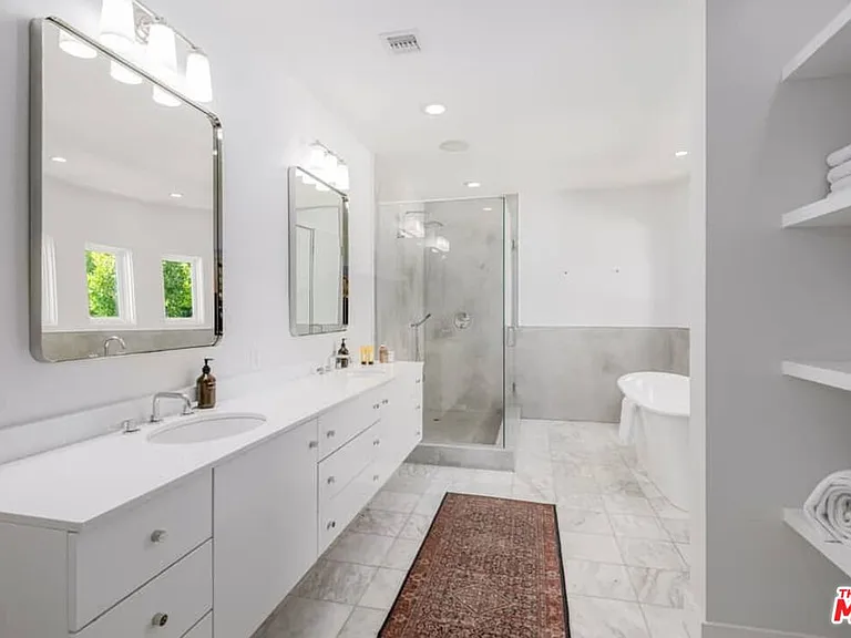 729 N Ogden Dr — Photo 15