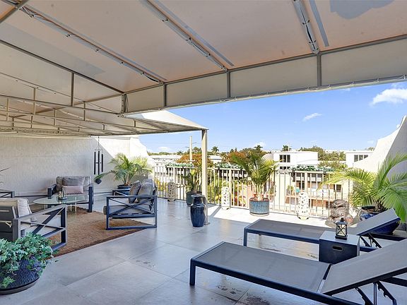 3rd image of 2706 NE 8th Avenue #2706
