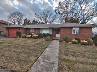 908 Johns Dr, Moosic, PA 18507