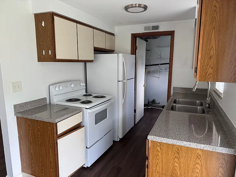 4942-4944 Beacon Hill Ct — Photo 5