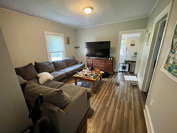 3rd image of 220 N Dixon Ave