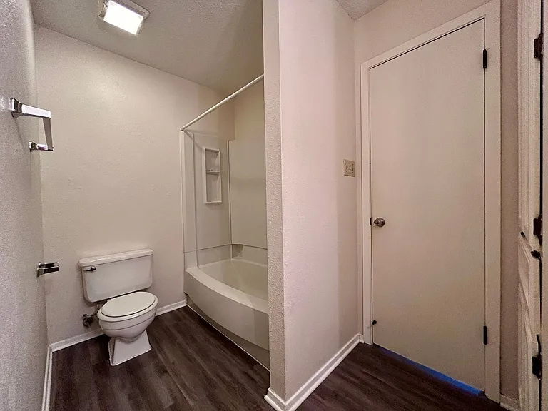 2103 Courtney St — Photo 15