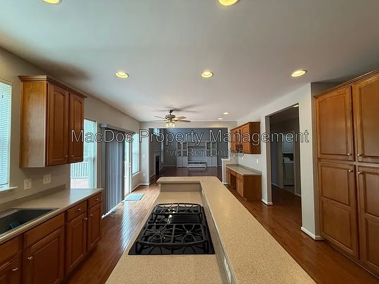 1404 Graham Dr — Photo 31