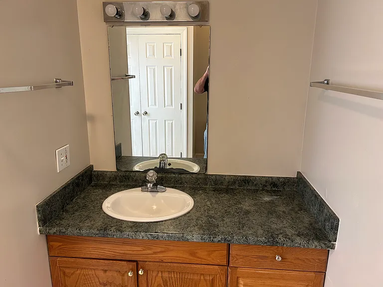 1331 Parkview Cir — Photo 13