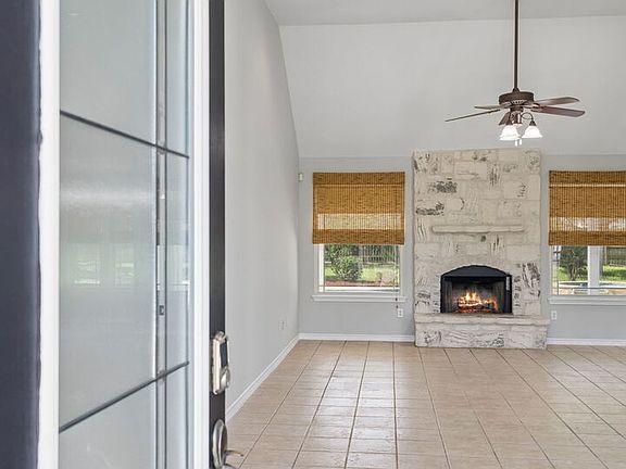 4th image of 1611 Embassy Dr