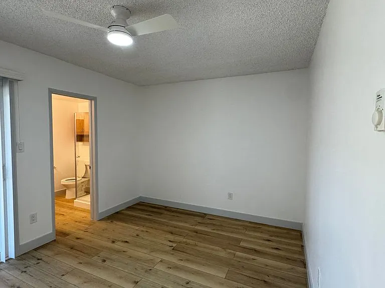 3720 Emerald St — Photo 52