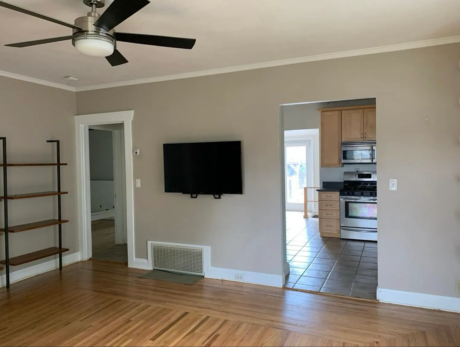 2 bed, 964 sqft, $2,775 — Photo 4