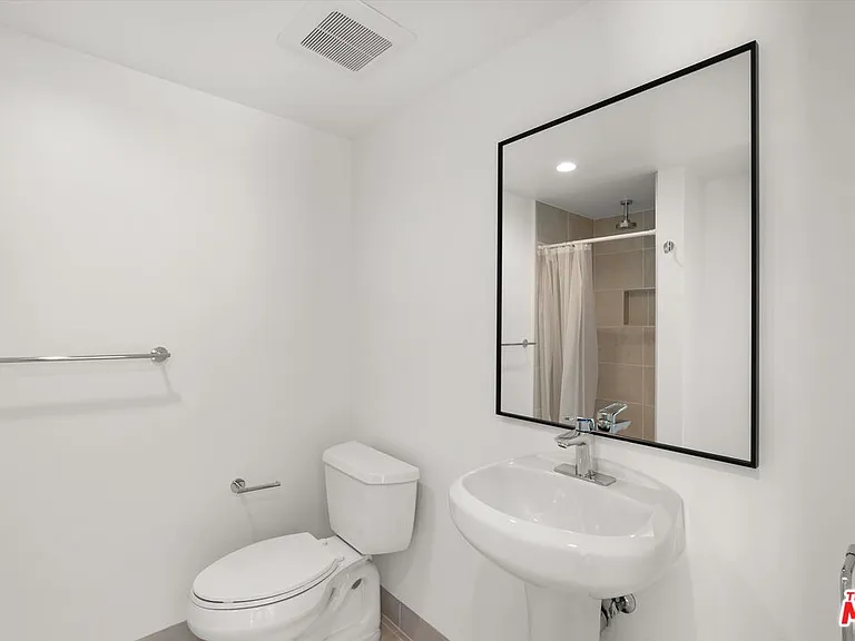 2316 Hill St — Photo 28