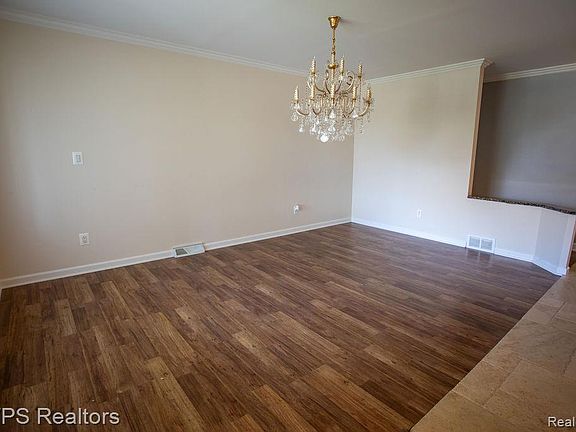 2nd image of 35470 Dearing Dr