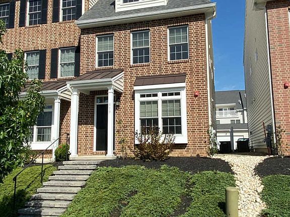 3rd image of 619 W Mulberry St