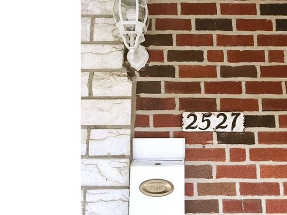 4th image of 2527 S Claymont St