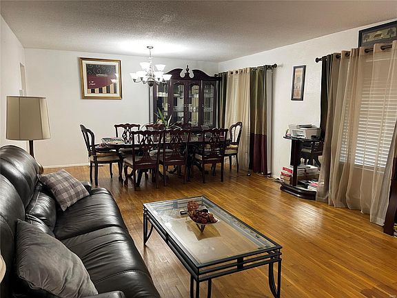 2nd image of 1146 Foxlair Dr