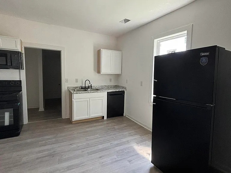 1744 Hicks St — Photo 16