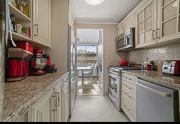 3rd image of 250 W 90th St #4HH