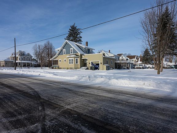 3rd image of 533 Pine St S