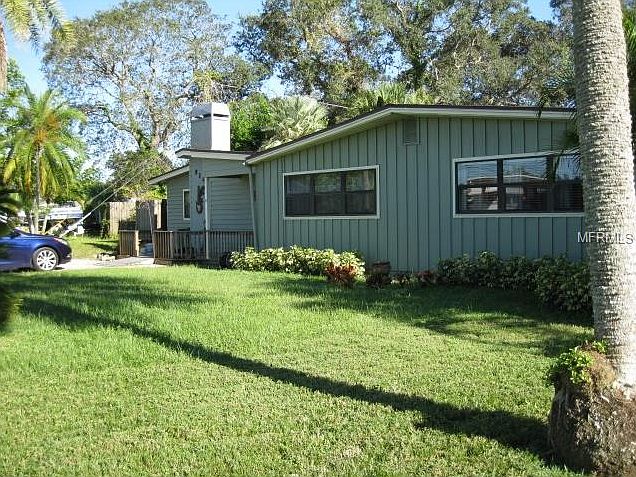 1st image of 910 Pelican Dr S
