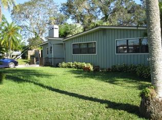 910 Pelican Dr S, Saint Petersburg, FL 33707
