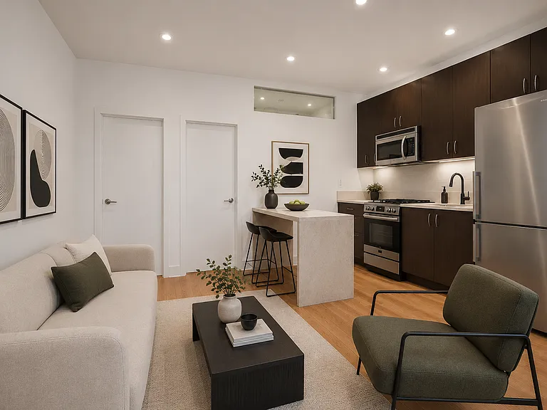 315 E 10th St #4R — Photo 1
