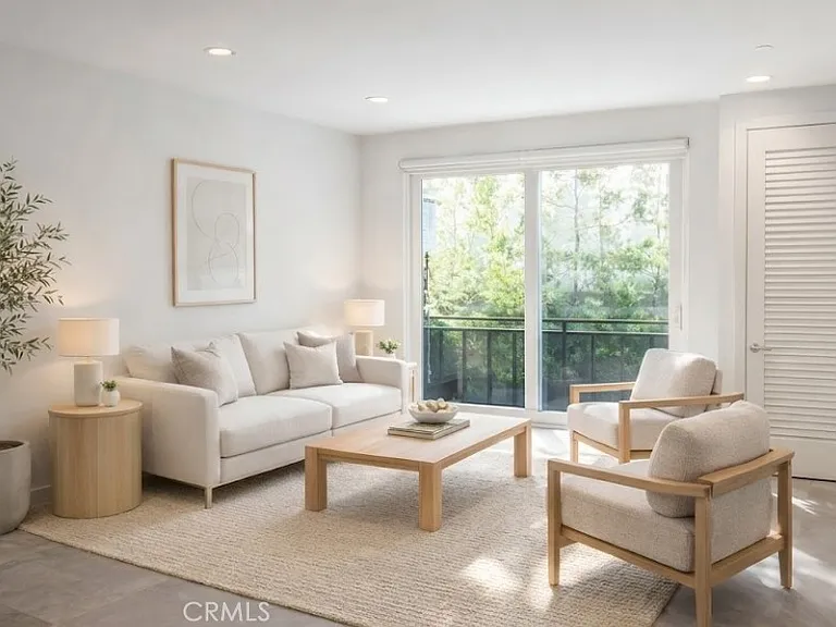 214 S Westmoreland Ave — Photo 1