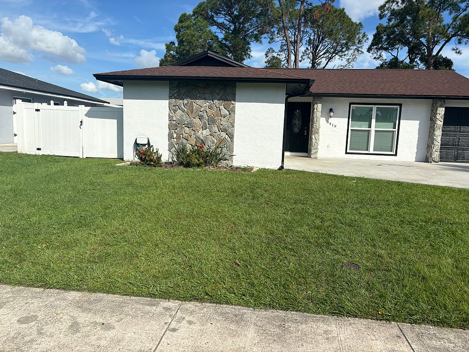 1st image of 8419 Woodhurst Dr