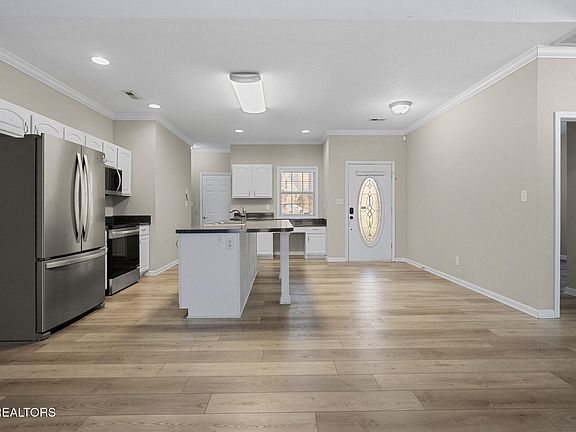 5th image of 4651 Oak Meadow Way
